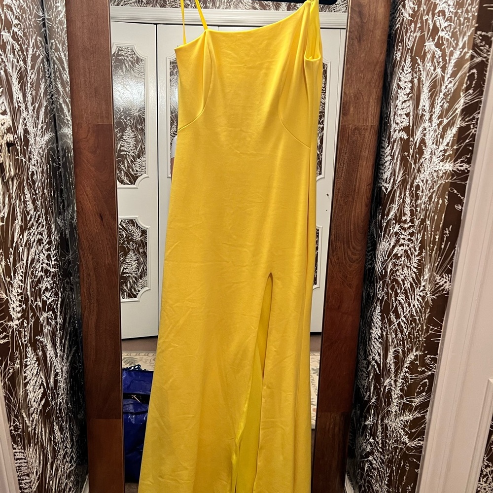 La Femme Yellow Gown One Shoulder Neckline for Cocktail